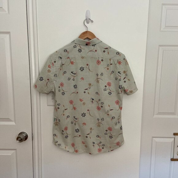 VOLCOM | Men's Button-Down Short Sleeve Shirt - Picture 2 of 4